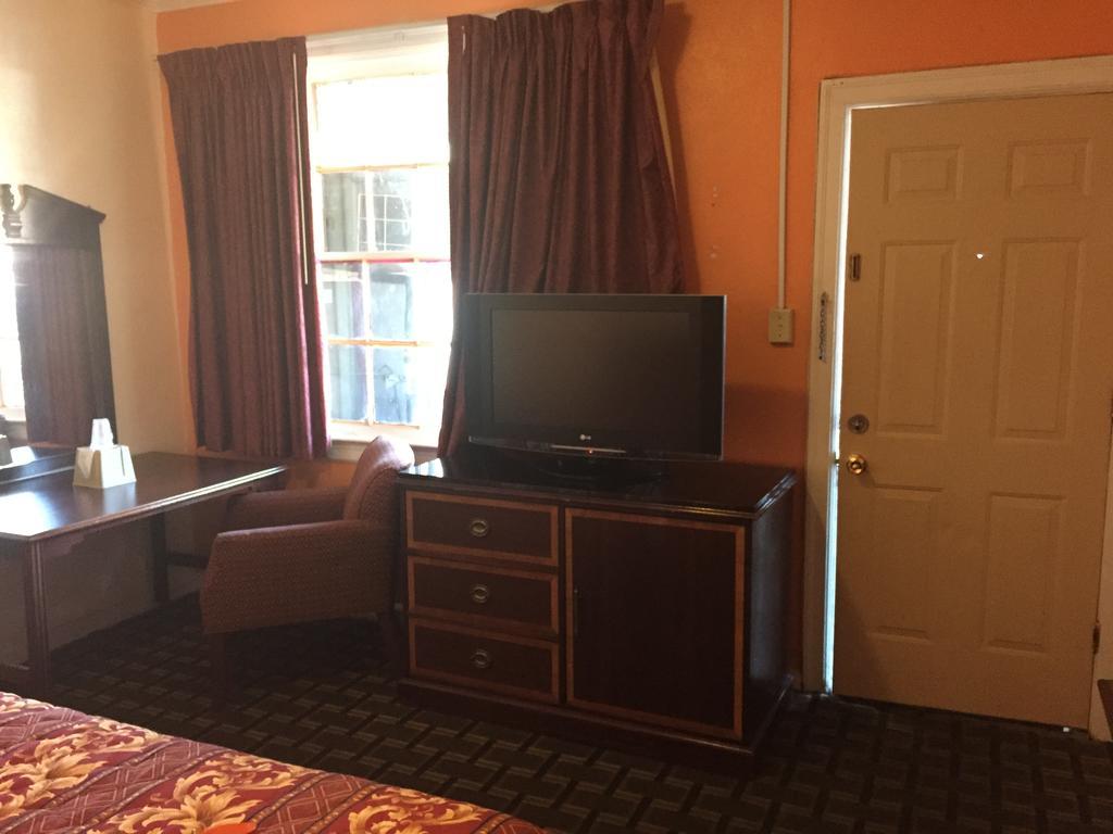 Budget Inn Downtown Мобил Экстерьер фото